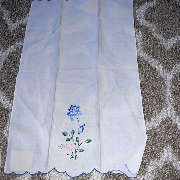 Vintage hand embroidered hankie - Picture 3 of 3